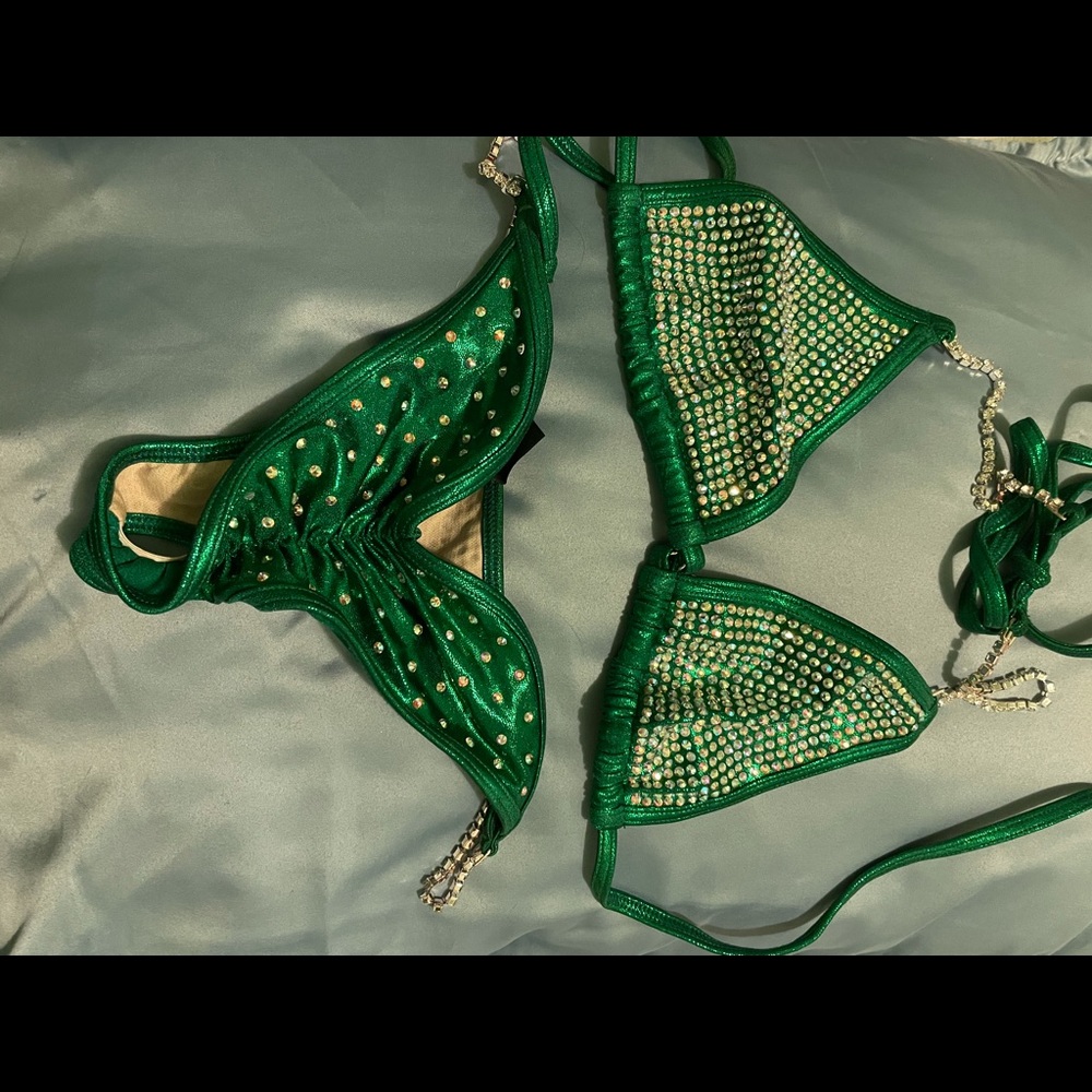 Ingrid Romero competition bikini